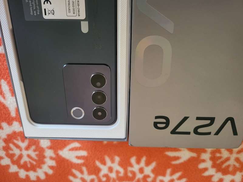 Vivo - V27e - Glory Black - 256GB - Dual Sim - New Opened Box