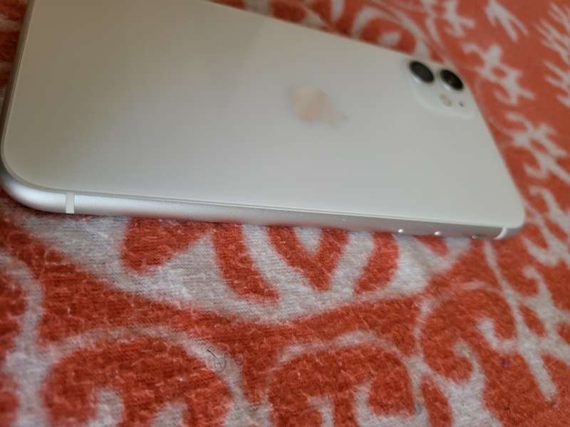 iPhone 11 - White - 64GB - Excellent Condition - With Extras