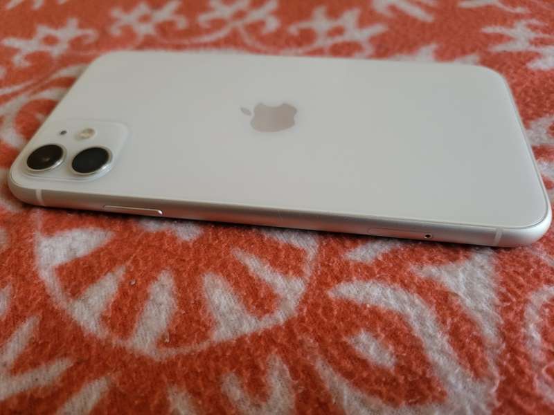 iPhone 11 - White - 64GB - Excellent Condition - With Extras