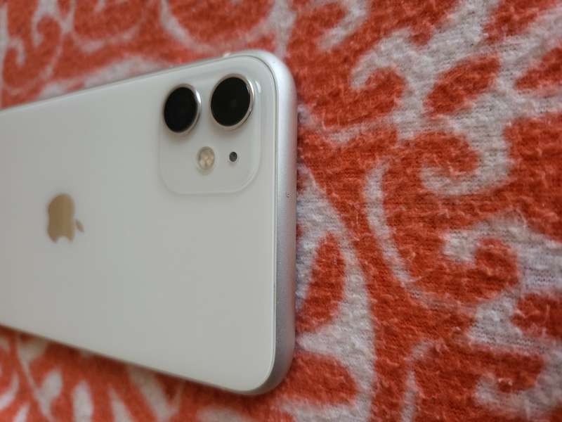 iPhone 11 - White - 64GB - Excellent Condition - With Extras