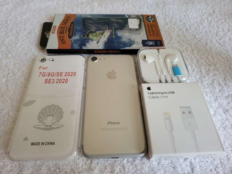 iPhone 7 - Silver - 128GB - Excellent Condition - Complete Package
