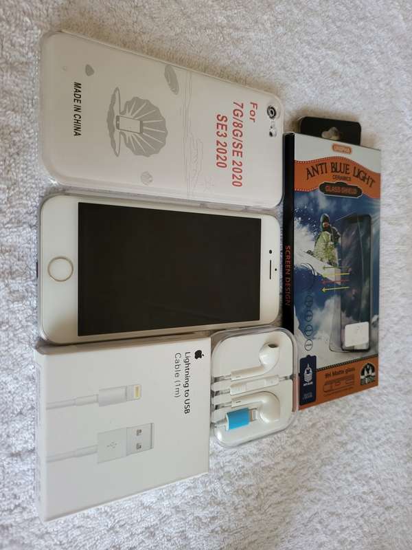 iPhone 7 - Silver - 128GB - Excellent Condition - Complete Package
