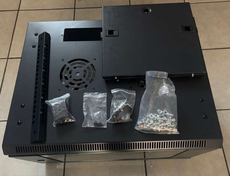 NetiX 19" 6U 600X450 Fixed Wall Mount Server Cabinet