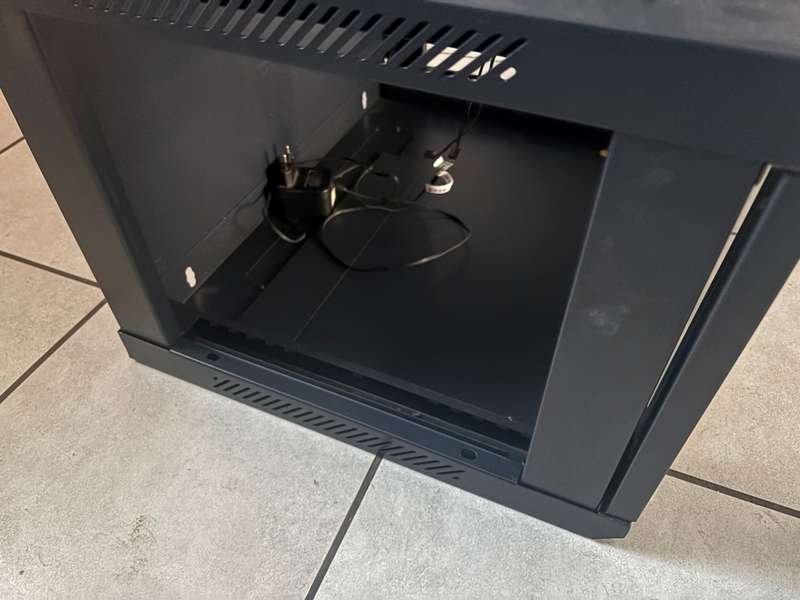 NetiX 19" 6U 600X450 Fixed Wall Mount Server Cabinet