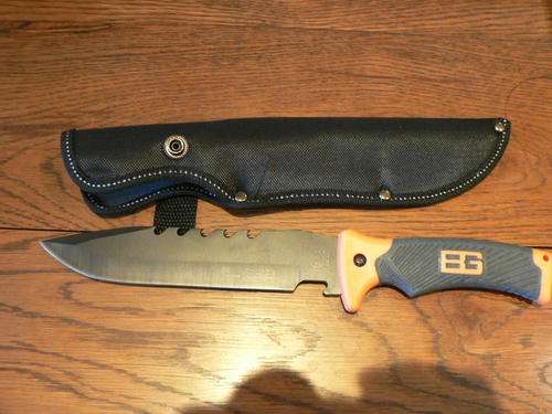 COLUMBIA 3016A DAGGER SERRATED WITH SHEATH