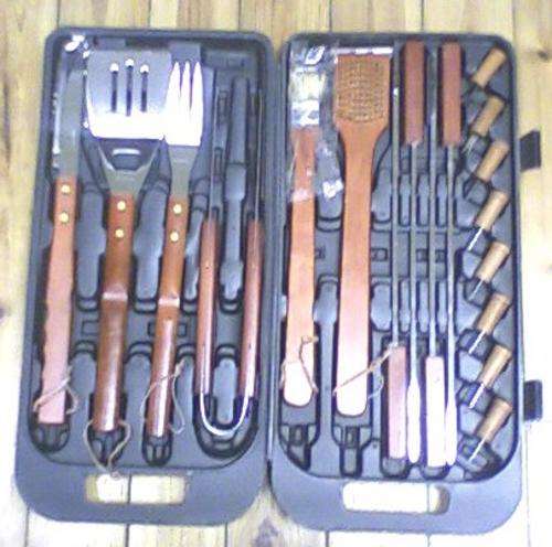 Immaculate brand new braai set in hard plastic box - the total braai companion!