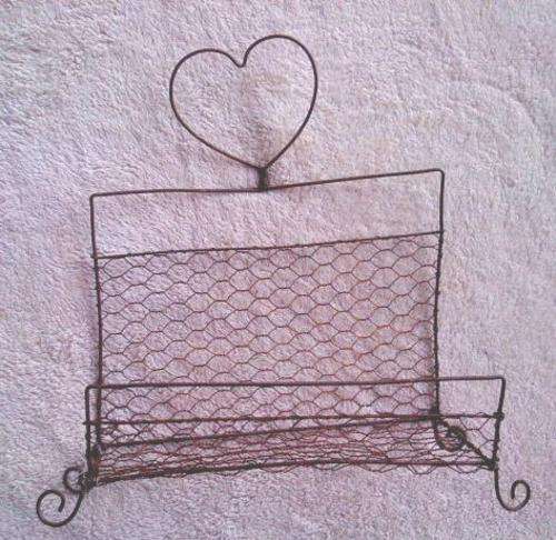 Adorable little bathroom holder - lovely!