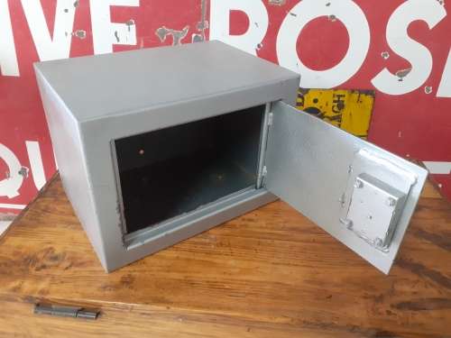 Chubb Safe 35cm x 25cm x 25cm