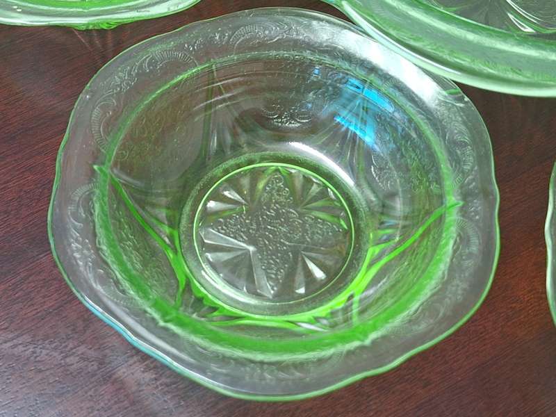 WOW!!! Set of 1930`s URANIUM Depression Glass  bowls!!!