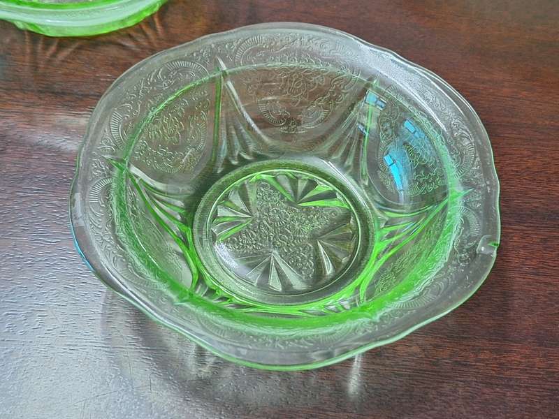 WOW!!! Set of 1930`s URANIUM Depression Glass  bowls!!!