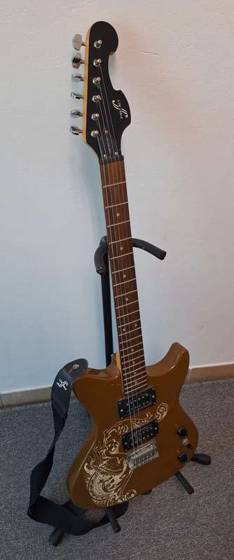 First Act ME4016 Electric Guitar with stand