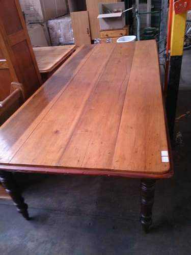 Geelhout Tafel (108 jaar oud!) met Stinkhout pote.