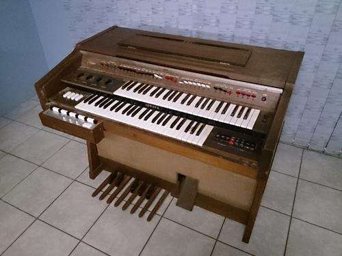 Yamaha Electone Model D-3