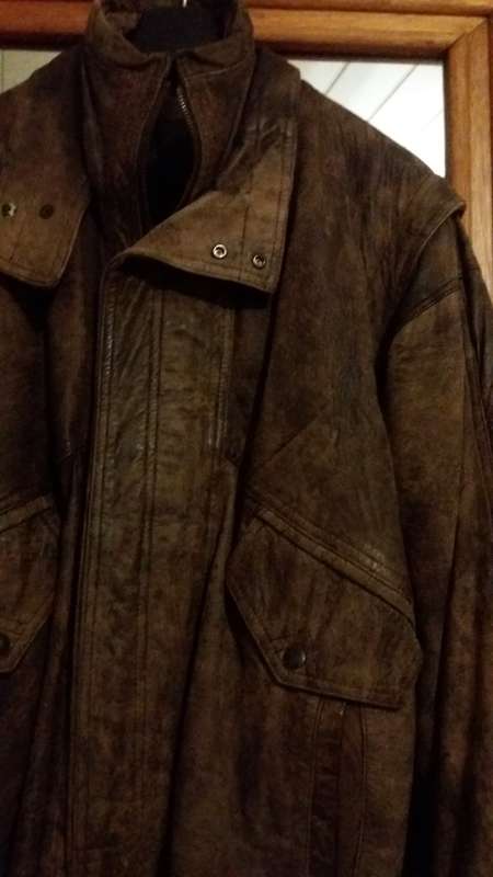 PRICE REDUCTION Awesome well cared for dark brown Leather Jacket. Size 40. Excellent condition