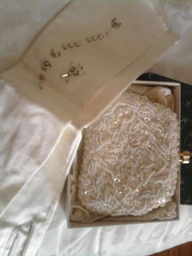 Vintage beaded ivory gloves and ivory beaded purse (1950/1960)
