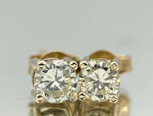 Beautiful diamond earring studs