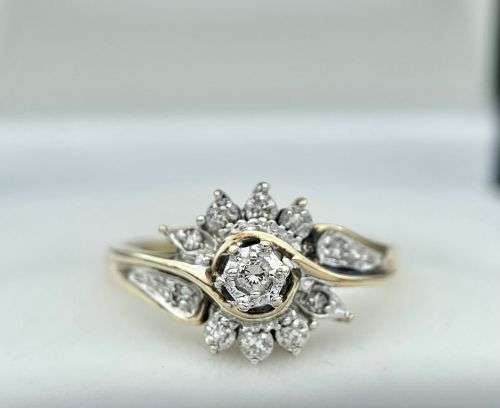 Stunning 0.10ct Diamond ring set in 9ct yellow gold