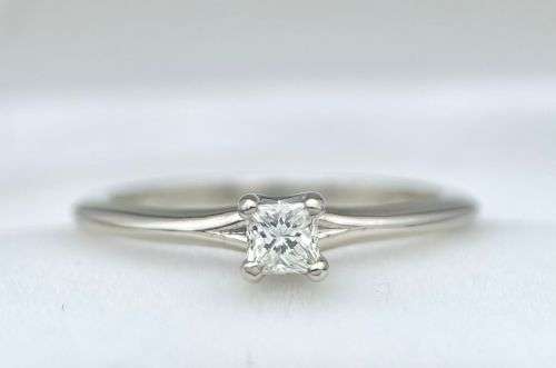 Beautiful 0.23ct Princess cut Solitaire ring