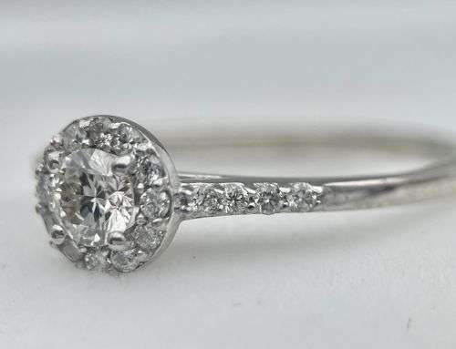 Beautiful ladies diamond engagement ring