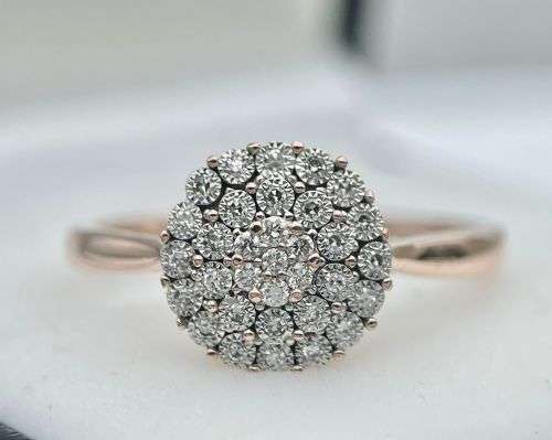 Amazing Ladies rose gold cluster ring