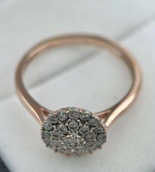 Amazing Ladies rose gold cluster ring