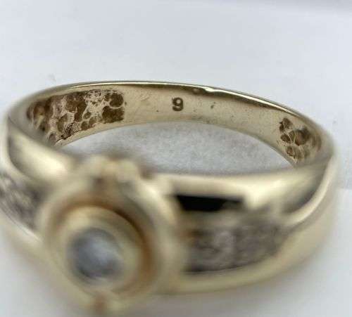 Unique Ladies cyclops diamond ring