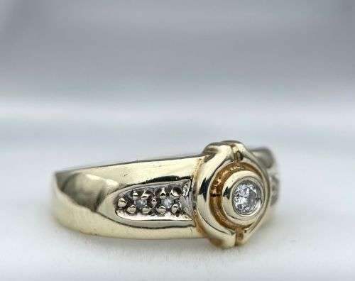 Unique Ladies cyclops diamond ring