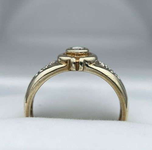 Unique Ladies cyclops diamond ring
