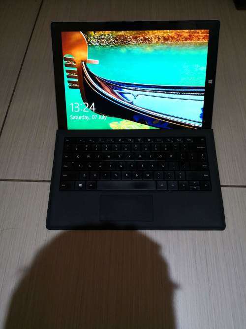 Microsoft Surface Pro 3 i7 8gb ram 256gb ssd + accessories