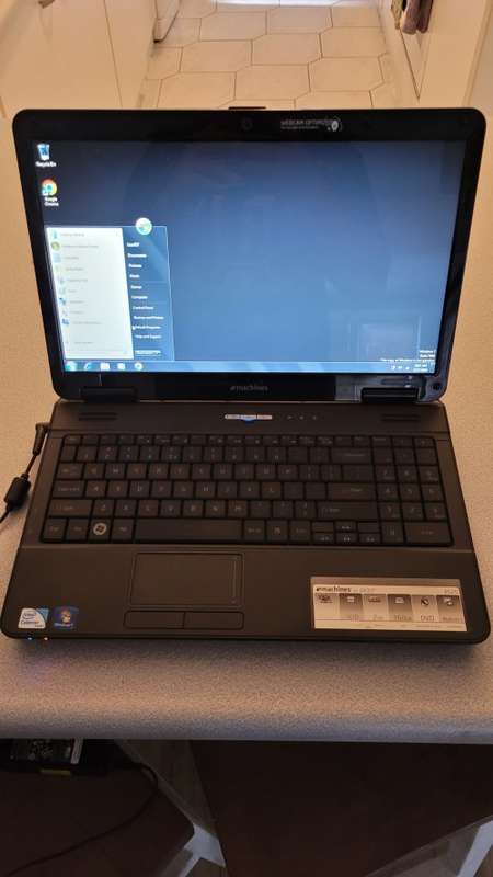 Acer Emachine E525 *EXCELLENT CONDITION*