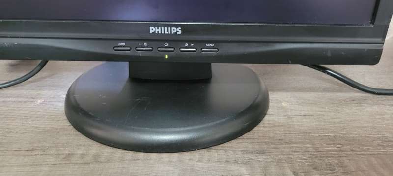 17` Phillips widescreen Flat-screen monitor