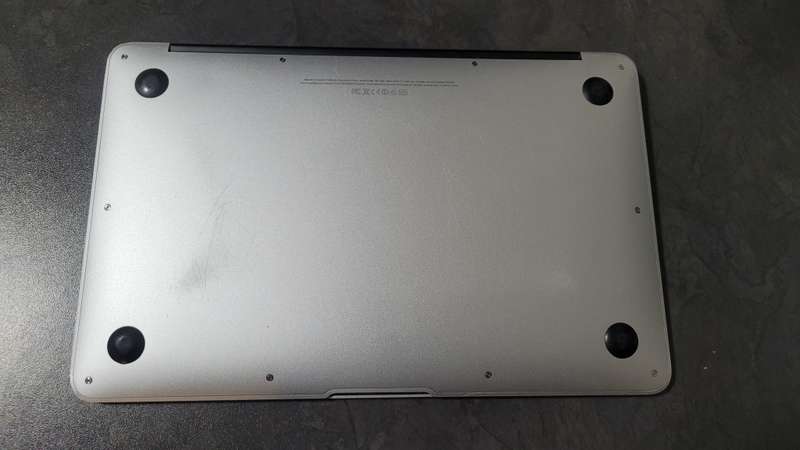 Apple MacBook Air 11.6-inch | Core i5 1.4GHz | 4GB RAM | 128GB SSD FLASH