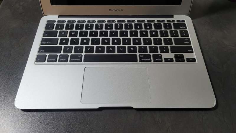 Apple MacBook Air 11.6-inch | Core i5 1.4GHz | 4GB RAM | 128GB SSD FLASH