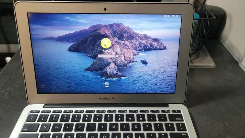 Apple MacBook Air 11.6-inch | Core i5 1.4GHz | 4GB RAM | 128GB SSD FLASH