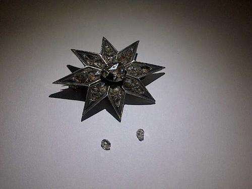 Awesome +- 3.00CTS worth of Natural diamonds!! Early Victorian Silver and DIAMOND starburst brooch