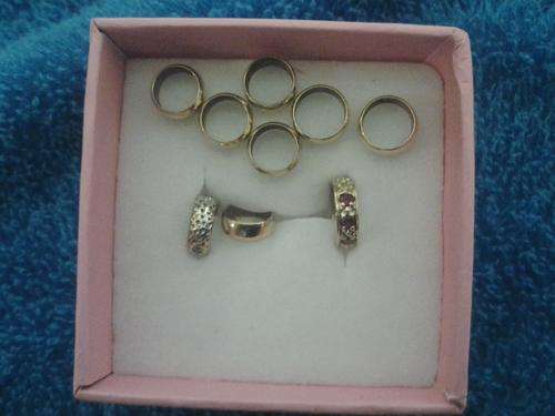 9CT SOLID GOLD rings for chain (7 + 2)