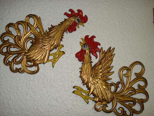 2 x Metal Chicken wall hangings