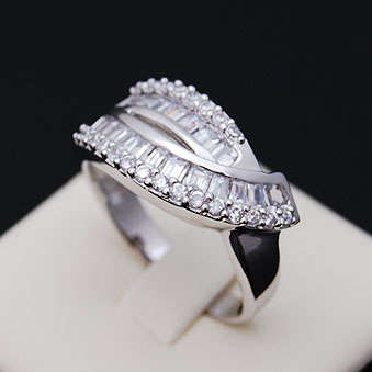 Dazzling Diamond Ring in 925 Sterling Silver
