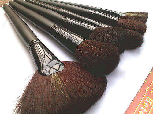 24 PIECE  COSMETICS MAKEUP BRUSH SET + 1 x FREE EYELINER GEL WORTH R250.00 + 1x DIY FACIAL MASK