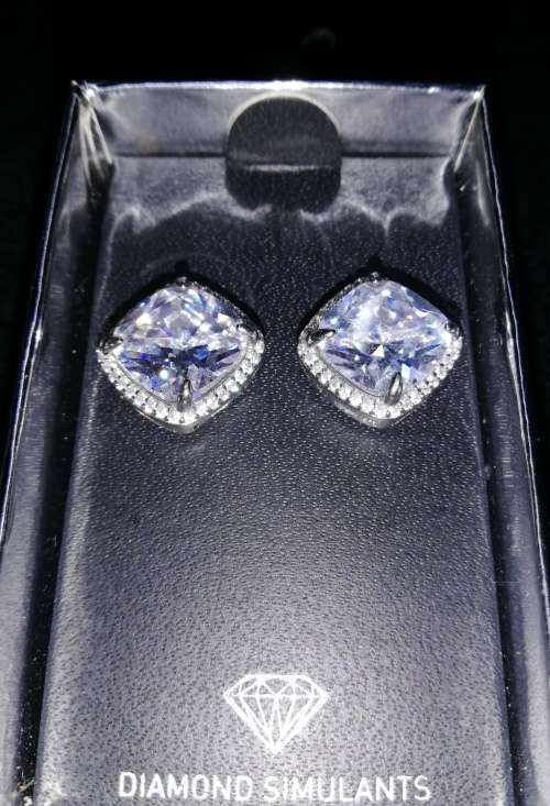 Diamond Simulants - LOVISA earrings (extra large diamond simulant studs) - Glamour