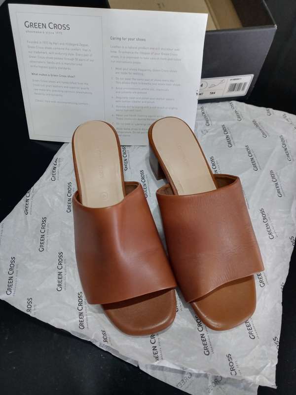 GREEN CROSS SHOES - SIZE 4 - TAN LEATHER