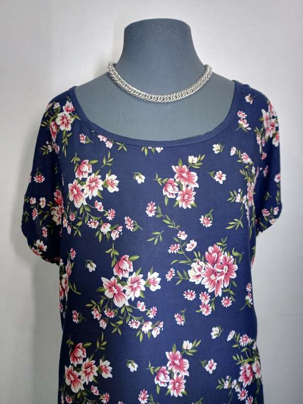 Ladies dress by VANILLA LEE / Size: (XL) X-Large (to fit Ladies 42 - 44)