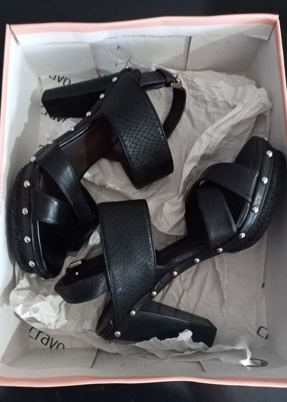 LADIES SHOES / CRAVO DESIGNER HEELS size 4 / Black leather + studs