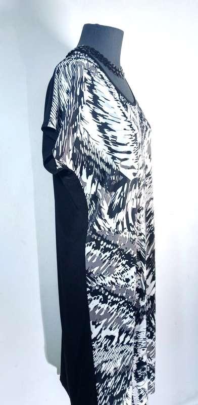 Shift Dress by VANILLA LEE / Size: Small (to fit sizes 30, 32)