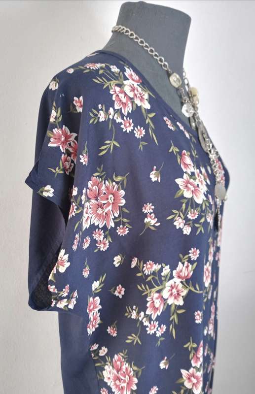 Ladies dress by VANILLA LEE / Size: (XL) X-Large (to fit Ladies 42 - 44)