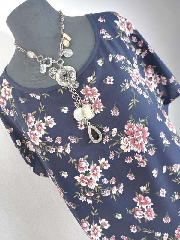 Ladies dress by VANILLA LEE / Size: (XL) X-Large (to fit Ladies 42 - 44)