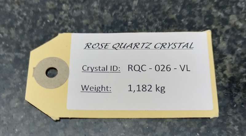 Crystal Rock - Rose Quartz / The stone of Love & Friendship / Size: 1,182kg