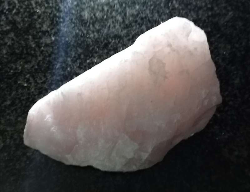 Crystal Rock - Rose Quartz / The stone of Love & Friendship / Size: 1,182kg