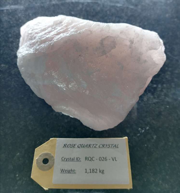 Crystal Rock - Rose Quartz / The stone of Love & Friendship / Size: 1,182kg