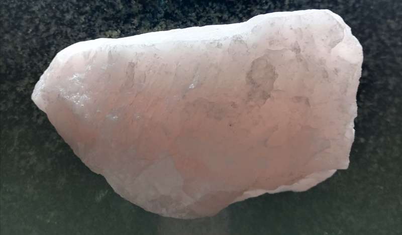 Crystal Rock - Rose Quartz / The stone of Love & Friendship / Size: 1,182kg
